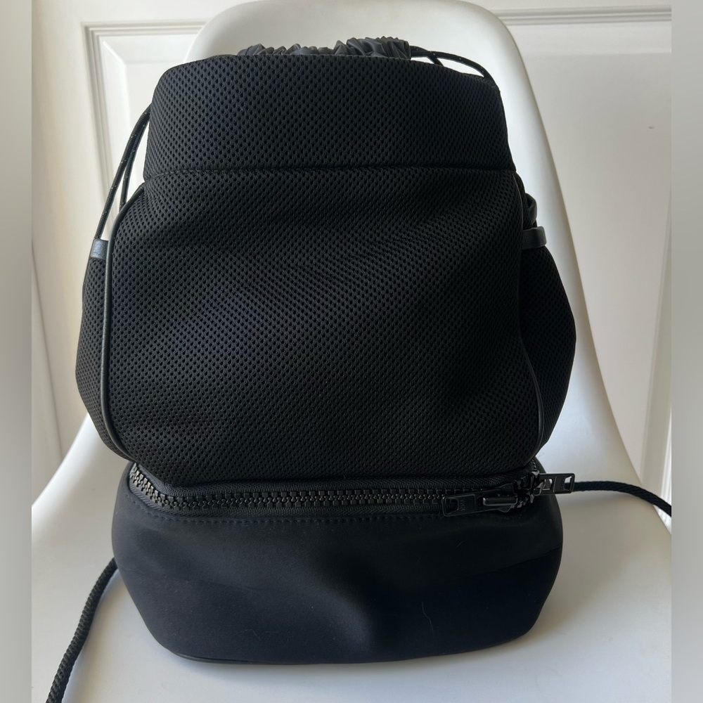Transience Plunge Black Mesh back pack